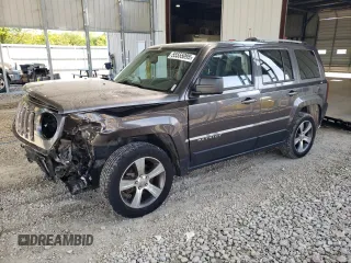 2016 Jeep Patriot Latitude z VIN 1C4NJPFA5GD699012, wystawiony jako Copart lot #55555095 z przebiegiem 82 643 mil mil oraz Szkoda całkowita • Salvage title. Historia ofert i sprzedaży dostępna na DreamBid. Obrazek 1.