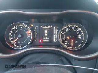 2016 Jeep Cherokee Latitude z VIN 1C4PJMCB4GW141886, wystawiony jako IAAI lot #41215064 z przebiegiem 122 794 mil mil oraz . Historia ofert i sprzedaży dostępna na DreamBid. Obrazek 7.