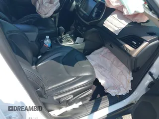 2017 Jeep Cherokee Limited с VIN 1C4PJMDS6HW506438, выставлен на аукционе IAAI как лот 42492335 с пробегом Не указан миль и . История ставок и продаж доступна на DreamBid. Изображение 5.