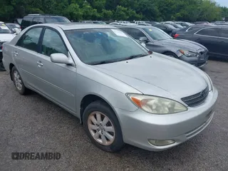 2003 Toyota Camry LE z VIN 4T1BF32K53U053261, wystawiony jako IAAI lot #42189188 z przebiegiem 154 020 mil mil oraz . Historia ofert i sprzedaży dostępna na DreamBid. Obrazek 1.