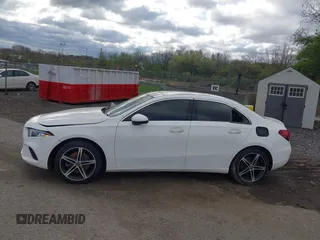 2019 Mercedes-Benz A 220 z VIN WDD3G4FB1KW030381, wystawiony jako IAAI lot #42050253 z przebiegiem 86 034 mil mil oraz . Historia ofert i sprzedaży dostępna na DreamBid. Obrazek 13.