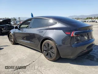 2024 Tesla Model 3 z VIN 5YJ3E1EA1RF736188, wystawiony jako Copart lot #57891625 z przebiegiem 9128 mil mil oraz Szkody całkowita. Historia ofert i sprzedaży dostępna na DreamBid. Obrazek 2.