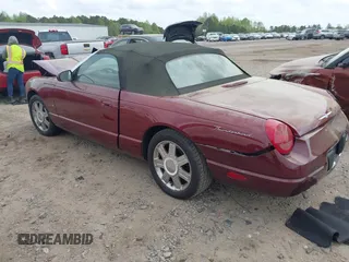 2004 Ford Thunderbird Deluxe z VIN 1FAHP60A24Y104500, wystawiony jako IAAI lot #41952791 z przebiegiem 100 795 mil mil oraz . Historia ofert i sprzedaży dostępna na DreamBid. Obrazek 3.