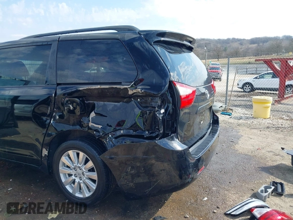 2017 Toyota Sienna XLE с VIN 5TDDZ3DC5HS146786, выставлен на аукционе IAAI как лот 41635018 с пробегом 64 942 миль миль и . История ставок и продаж доступна на DreamBid. Изображение 6.