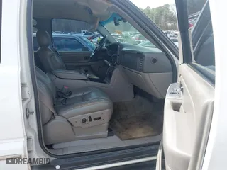 2004 Chevrolet Tahoe LT with VIN 1GNEC13Z44R192822, listed as a IAAI auction lot 41797924 with 211,818 mi miles. Bid and sale history available at carsss.com. Image 5.