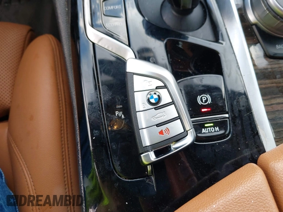 2021 BMW 5 Series 530i z VIN WBA53BH01MWW96851, wystawiony jako IAAI lot #41997994 z przebiegiem 85 608 mil mil oraz . Historia ofert i sprzedaży dostępna na DreamBid. Obrazek 11.