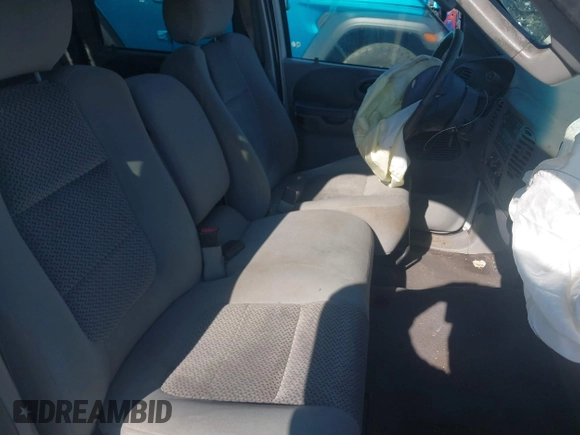 2002 Ford F-150 XLT with VIN 1FTRW08612KD90354, listed as a IAAI auction lot 41308528 with 207,261 mi miles. Bid and sale history available at carsss.com. Image 5.