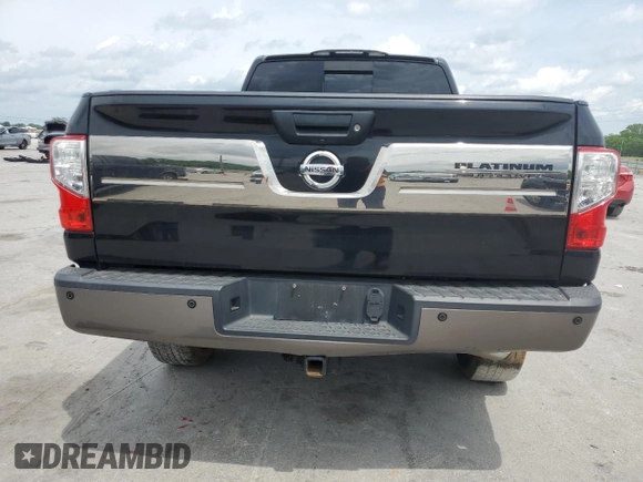 2016 Nissan Titan Platinum Reserve z VIN 1N6BA1F26GN506432, wystawiony jako Copart lot #55596075 z przebiegiem 153 972 mil mil oraz Czysty tytuł • Clean title. Historia ofert i sprzedaży dostępna na DreamBid. Obrazek 6.