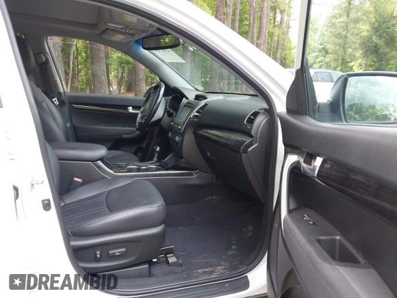 2014 Kia Sorento EX with VIN 5XYKU4A70EG516330, listed as a IAAI auction lot 42462400 with 146,221 mi miles and . Bid and sale history available at DreamBid. Image 5.