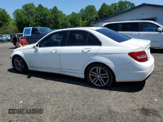 2013 Mercedes-Benz C 250 Sport z VIN WDDGF4HB6DR268407, wystawiony jako Copart lot #62688885 z przebiegiem 89 965 mil mil oraz Czysty tytuł • Clean title. Historia ofert i sprzedaży dostępna na DreamBid. Obrazek 2.