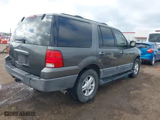 2004 Ford Expedition Special Service with VIN 1FMRU15W44LB49378, listed as a IAAI auction lot 42025232 with 197,811 mi miles. Bid and sale history available at carsss.com. Image 4.