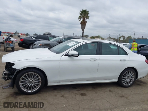 2021 Mercedes-Benz E 350 with VIN W1KZF8DB5MA960016, listed as a IAAI auction lot 42077589 with 52,264 mi miles and . Bid and sale history available at DreamBid. Image 15.