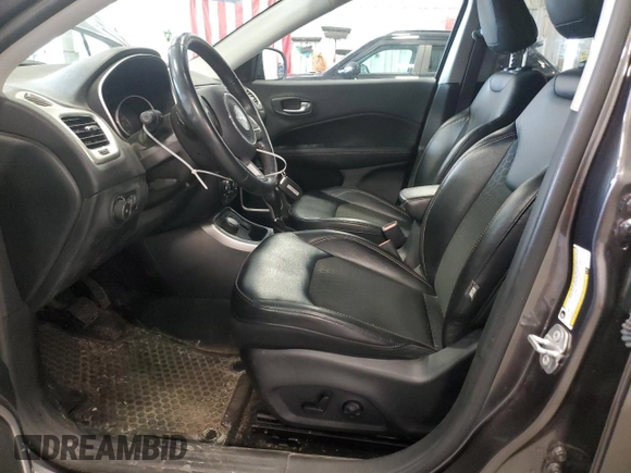 2018 Jeep Compass Latitude z VIN 3C4NJDBB0JT482336, wystawiony jako Copart lot #55093735 z przebiegiem 64 965 mil mil oraz Nie do naprawy. Historia ofert i sprzedaży dostępna na DreamBid. Obrazek 7.