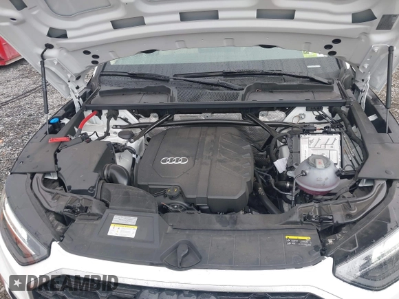 2024 Audi Q5 S line Premium z VIN WA1GAAFY4R2024229, wystawiony jako IAAI lot #40549244 z przebiegiem 7 641 mil mil oraz . Historia ofert i sprzedaży dostępna na DreamBid. Obrazek 10.