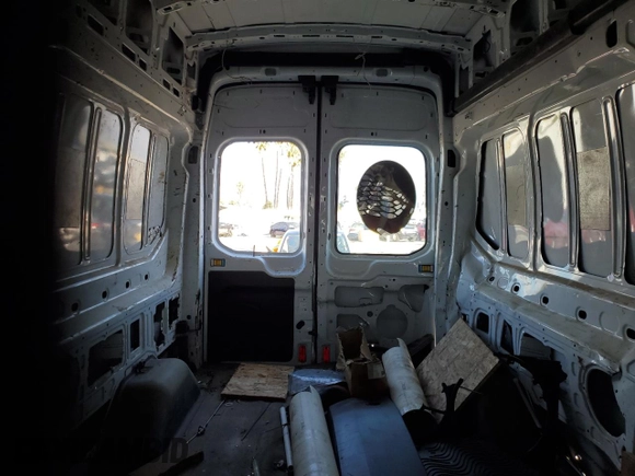 2015 Ford Transit с VIN 1FTYR2XG9FKA54112, выставлен на аукционе Copart как лот 42749945 с пробегом 165 634 миль миль и Списание • Salvage title. История ставок и продаж доступна на DreamBid. Изображение 10.