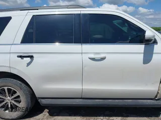 2019 Ford Expedition XLT z VIN 1FMJU1HT1KEA85882, wystawiony jako IAAI lot #42127179 z przebiegiem 110 173 mil mil oraz . Historia ofert i sprzedaży dostępna na DreamBid. Obrazek 13.