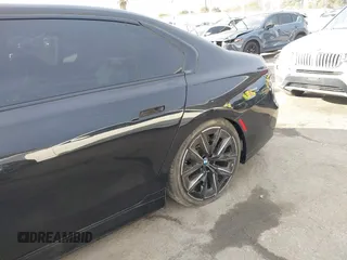 2023 BMW i7 xDrive60 z VIN WBY53EJ08PCN64169, wystawiony jako IAAI lot #40994066 z przebiegiem 6326 mil mil oraz . Historia ofert i sprzedaży dostępna na DreamBid. Obrazek 6.