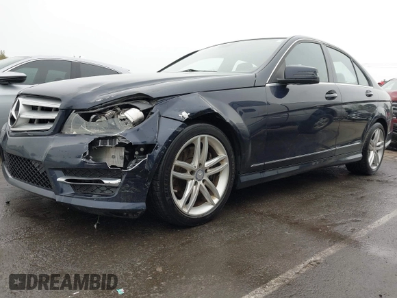 2013 Mercedes-Benz C 300 Sport с VIN WDDGF8AB7DR264500, выставлен на аукционе IAAI как лот 41943477 с пробегом 125 547 миль миль и . История ставок и продаж доступна на DreamBid. Изображение 2.