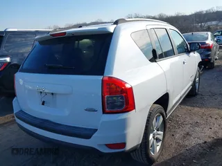 2011 Jeep Compass with VIN 1J4NT1FA2BD239588, listed as a IAAI auction lot 41324431 with 190,116 mi miles. Bid and sale history available at carsss.com. Image 4.