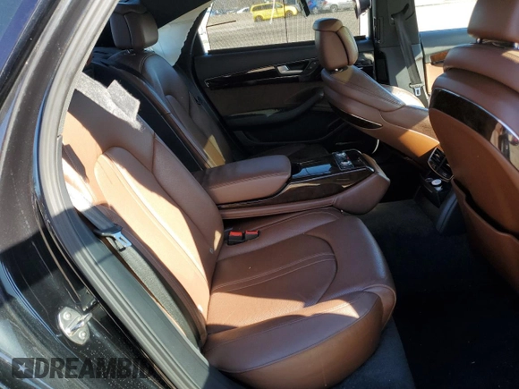 2015 Audi A8 3.0T z VIN WAU3GAFD3FN021393, wystawiony jako Copart lot #46236194 z przebiegiem 58 015 mil mil oraz Szkoda całkowita • Salvage title. Historia ofert i sprzedaży dostępna na DreamBid. Obrazek 10.