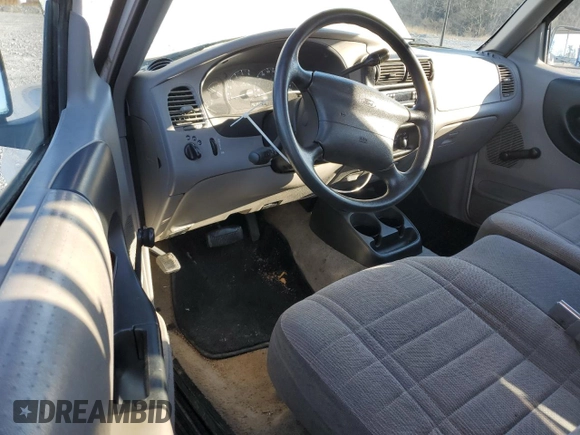 1996 Ford Ranger XL z VIN 1FTCR10U6TUD90403, wystawiony jako Copart lot #45525465 z przebiegiem 57 646 mil mil oraz Szkoda całkowita • Salvage title. Historia ofert i sprzedaży dostępna na DreamBid. Obrazek 8.