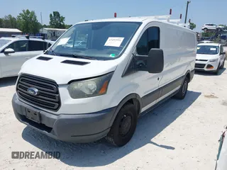 2015 Ford Transit Cargo z VIN 1FTNE1YM9FKA16926, wystawiony jako IAAI lot #42493994 z przebiegiem 218 427 mil mil oraz . Historia ofert i sprzedaży dostępna na DreamBid. Obrazek 18.