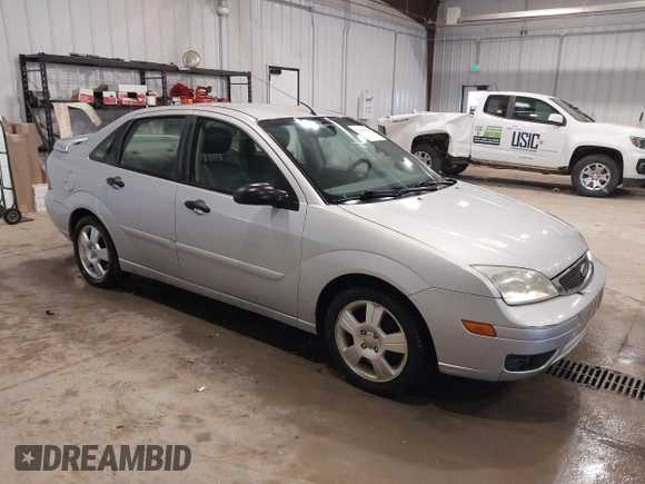 2005 Ford Focus S with VIN 1FAFP34N65W265707, listed as a IAAI auction lot 42169166 with 145,254 mi miles. Bid and sale history available at carsss.com. Image 1.