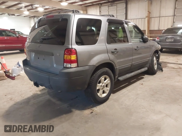 2007 Ford Escape XLT with VIN 1FMYU93167KB35526, listed as a IAAI auction lot 41364037 with 145,594 mi miles. Bid and sale history available at carsss.com. Image 4.