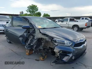 2019 Kia Forte LXS z VIN 3KPF24AD0KE008364, wystawiony jako IAAI lot #42580392 z przebiegiem 71 042 mil mil oraz . Historia ofert i sprzedaży dostępna na DreamBid. Obrazek 1.