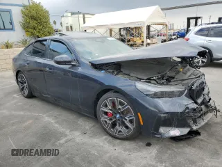 2024 BMW i5 eDrive40 z VIN WBY33FK03RCR93119, wystawiony jako Copart lot #76124194 z przebiegiem Nie podano mil oraz Szkody całkowita. Historia ofert i sprzedaży dostępna na DreamBid. Obrazek 4.