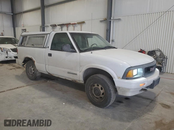 1997 GMC Sonoma with VIN 1GTCT14X2VK514199, listed as a Copart auction lot 47476735 with 136,443 mi miles and Salvage Title. Bid and sale history available at carsss.com. Image 4.