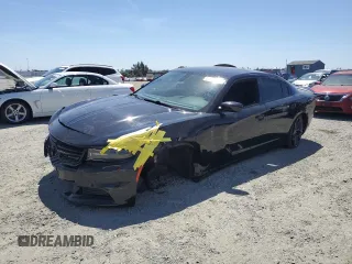 2020 Dodge Charger SXT z VIN 2C3CDXBGXLH232632, wystawiony jako Copart lot #56200815 z przebiegiem 48 938 mil mil oraz Szkoda całkowita • Salvage title. Historia ofert i sprzedaży dostępna na DreamBid. Obrazek 1.