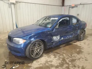 2013 BMW 1 Series 135i with VIN WBAUC9C51DVY60421, listed as a Copart auction lot 52700235 with 90,837 mi miles and Salvage Title. Bid and sale history available at carsss.com. Image 1.