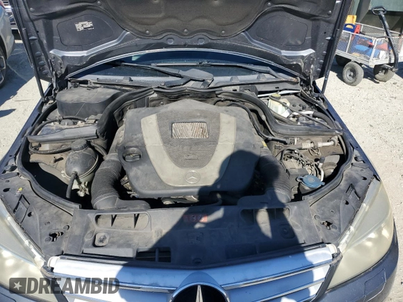 2008 Mercedes-Benz C 300 Sport z VIN WDDGF54X98R010556, wystawiony jako Copart lot #47401545 z przebiegiem 226 983 mil mil oraz Czysty tytuł • Clean title. Historia ofert i sprzedaży dostępna na DreamBid. Obrazek 11.