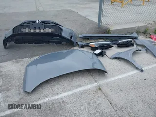 2025 Honda Civic Sport z VIN 19XFL2H83SE015318, wystawiony jako IAAI lot #42209878 z przebiegiem 1322 mil mil oraz . Historia ofert i sprzedaży dostępna na DreamBid. Obrazek 12.