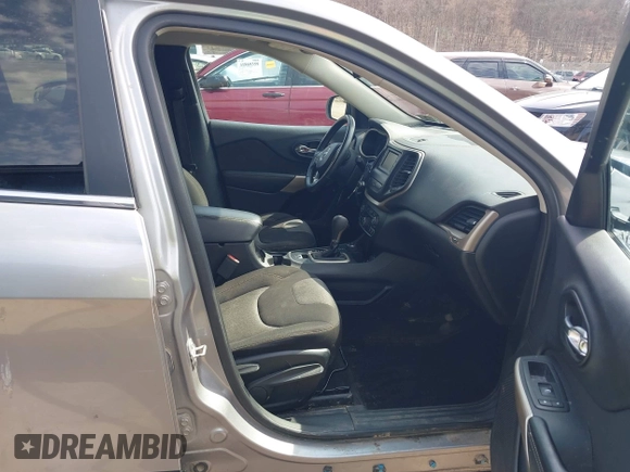 2018 Jeep Cherokee Latitude Tech Connect with VIN 1C4PJMCX7JD549572, listed as a IAAI auction lot 41932602 with 134,025 mi miles and . Bid and sale history available at DreamBid. Image 5.