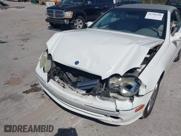 2004 Mercedes-Benz CLK 320 z VIN WDBTK65GX4T018556, wystawiony jako IAAI lot #41546296 z przebiegiem 100 585 mil mil oraz . Historia ofert i sprzedaży dostępna na DreamBid. Obrazek 6.