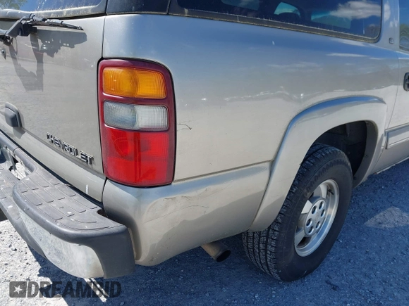 2000 Chevrolet Suburban LT with VIN 3GNFK16T0YG114431, listed as a IAAI auction lot 42059206 with 266,582 mi miles. Bid and sale history available at carsss.com. Image 14.