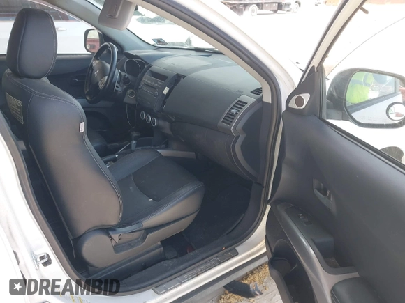 2007 Mitsubishi Outlander XLS z VIN JA4MT41X17Z009981, wystawiony jako IAAI lot #42198456 z przebiegiem 108 947 mil mil oraz . Historia ofert i sprzedaży dostępna na DreamBid. Obrazek 5.