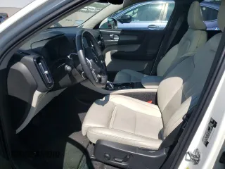 2020 Volvo XC40 Inscription z VIN YV4162UL1L2320498, wystawiony jako Copart lot #58047125 z przebiegiem 64 346 mil mil oraz Szkoda całkowita • Salvage title. Historia ofert i sprzedaży dostępna na DreamBid. Obrazek 7.