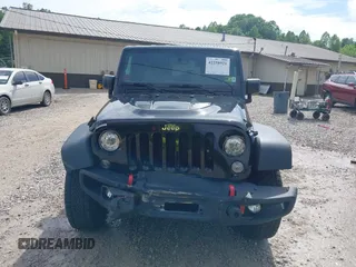 2017 Jeep Wrangler Unlimited Rubicon Recon z VIN 1C4HJWFG4HL507601, wystawiony jako IAAI lot #42258921 z przebiegiem 106 122 mil mil oraz . Historia ofert i sprzedaży dostępna na DreamBid. Obrazek 13.