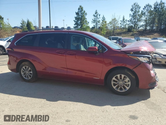 2021 Toyota Sienna LE with VIN 5TDKRKEC4MS069838, listed as a Copart auction lot 88306665 with 91,427 mi miles and Salvage Title. Bid and sale history available at carsss.com. Image 4.
