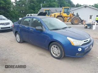 2009 Ford Focus SE z VIN 1FAHP35N09W199720, wystawiony jako IAAI lot #42450242 z przebiegiem 112 993 mil mil oraz . Historia ofert i sprzedaży dostępna na DreamBid. Obrazek 1.