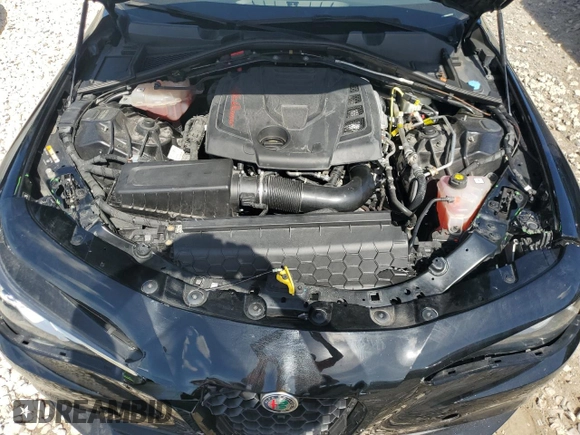 2019 Alfa Romeo Giulia Sport with VIN ZARFAMAN4K7621704, listed as a Copart auction lot 70290444 with 50,015 mi miles and Non Repairable. Bid and sale history available at carsss.com. Image 11.