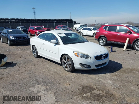 2013 Volvo C70 T5 с VIN YV1672MC2DJ137263, выставлен на аукционе IAAI как лот 41834316 с пробегом 26 337 миль миль и . История ставок и продаж доступна на DreamBid. Изображение 1.