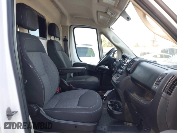 2018 Ram ProMaster Cargo with VIN 3C6URVJG7JE137890, listed as a IAAI auction lot 41781696 with 86,060 mi miles. Bid and sale history available at carsss.com. Image 5.