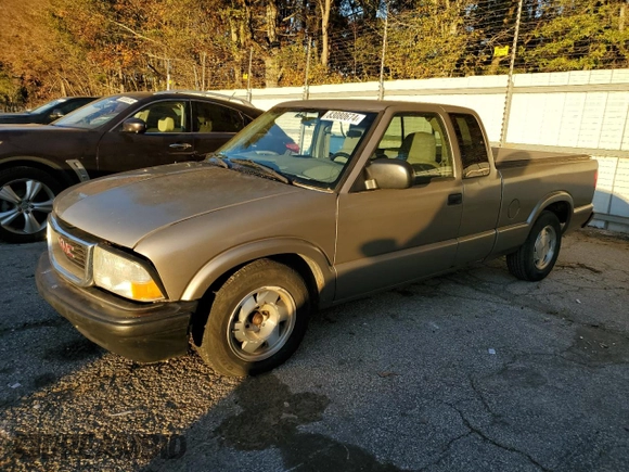 2003 GMC Sonoma with VIN 1GTCS19H638195758, listed as a Copart auction lot 83080674 with 152,104 mi miles and Salvage Title. Bid and sale history available at DreamBid. Image 1.