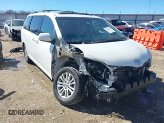 2015 Toyota Sienna XLE with VIN 5TDYK3DC7FS661582, listed as a IAAI auction lot 41688972 with 145,953 mi miles. Bid and sale history available at carsss.com. Image 1.