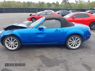 2006 Mazda MX-5 Miata Touring z VIN JM1NC25FX60102209, wystawiony jako IAAI lot #41940771 z przebiegiem 165 003 mil mil oraz . Historia ofert i sprzedaży dostępna na DreamBid. Obrazek 13.