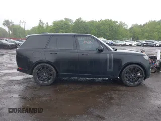 2024 Land Rover Range Rover SE z VIN SALKP9E96RA092327, wystawiony jako IAAI lot #42336138 z przebiegiem 41 600 mil mil oraz . Historia ofert i sprzedaży dostępna na DreamBid. Obrazek 13.